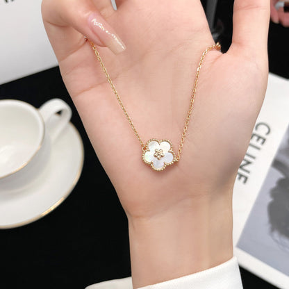 [CharmAmor]LUCKY  WHITE MOP  PLUM BLOSSOM NECKLACE
