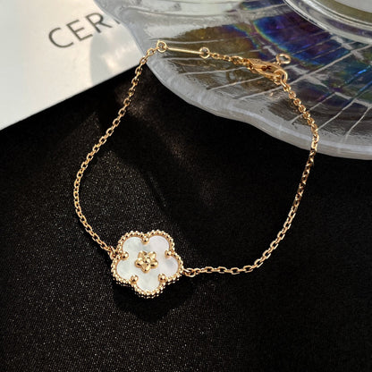 [CharmAmor]LUCKY WHITE MOP PLUM BLOSSOM  BRACELET
