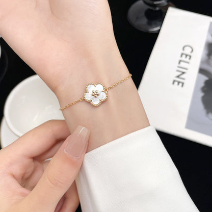 [CharmAmor]LUCKY WHITE MOP PLUM BLOSSOM  BRACELET