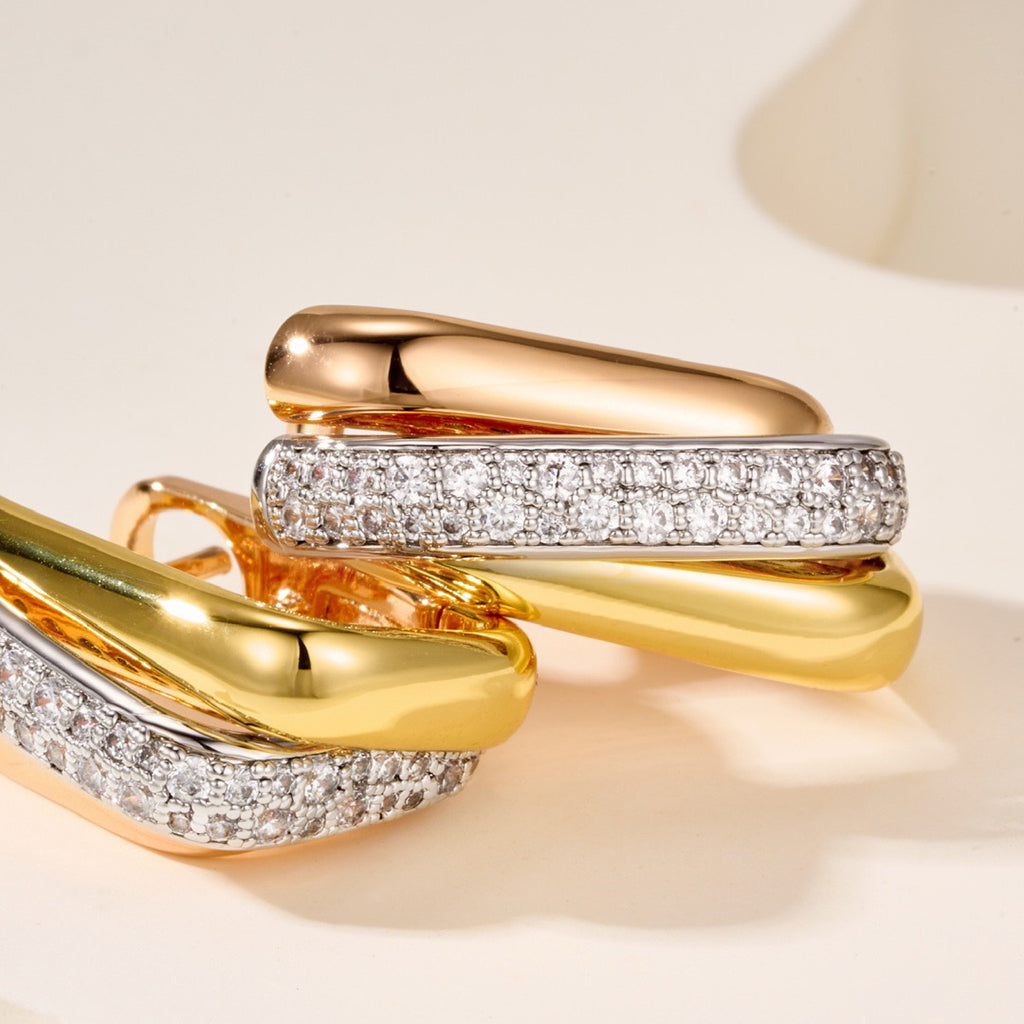 [CharmAmor]TRINITY HALF DIAMOND  CUSHION EARRINGS
