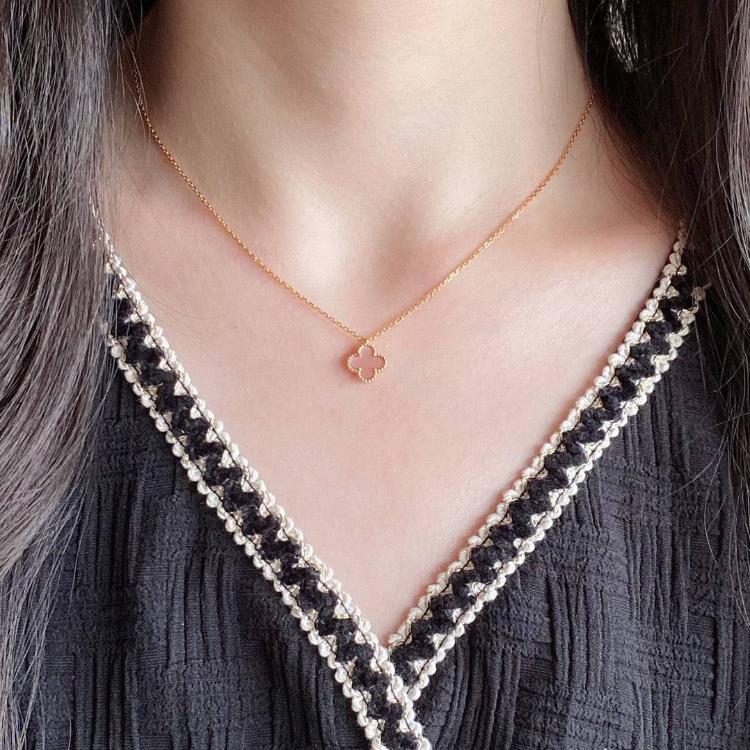 [CharmAmor]CLOVER 9.5MM PINK MOTHER OF PEARL SINGLE FLOWER NECKLACE