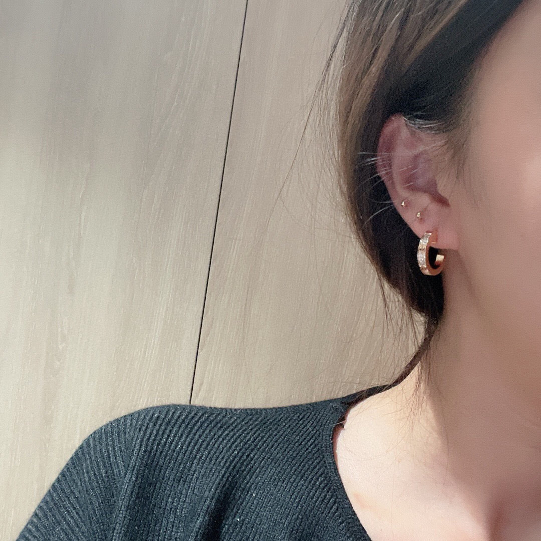 [CharmAmor]LOVE 5.5MM DIAMOND PAVED EARRINGS