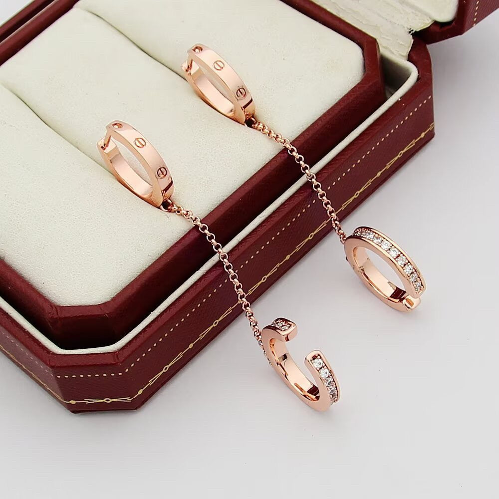 [CharmAmor]LOVE 3.0MM HALF DIAMOND EARRINGS