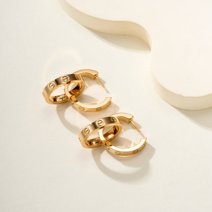 [CharmAmor]LOVE 3.3MM DANGLE HALF DIAMOND EARRINGS