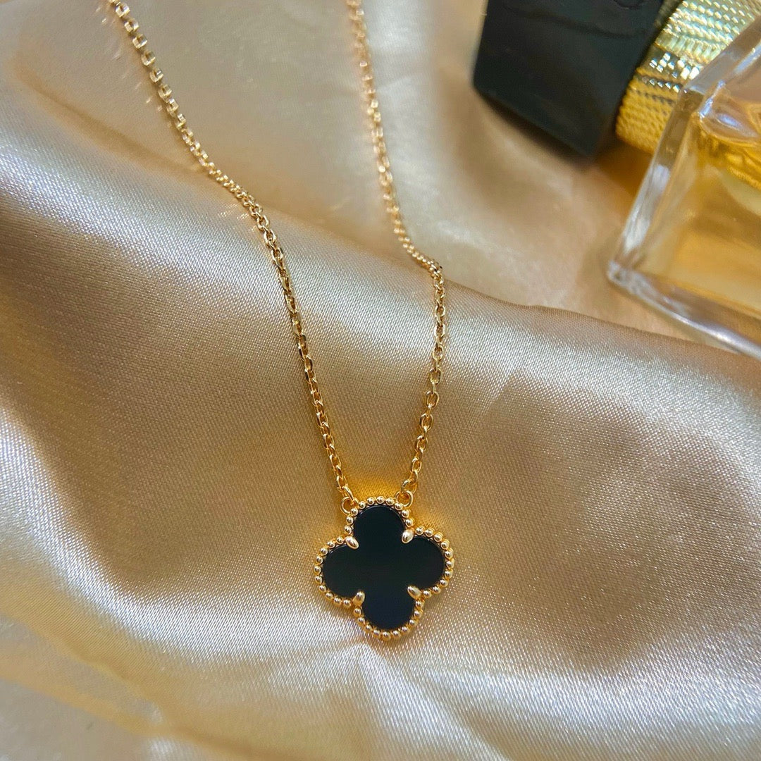 [CharmAmor]CLOVER 15MM BLACK ONYX SINGLE FLOWER NECKLACE