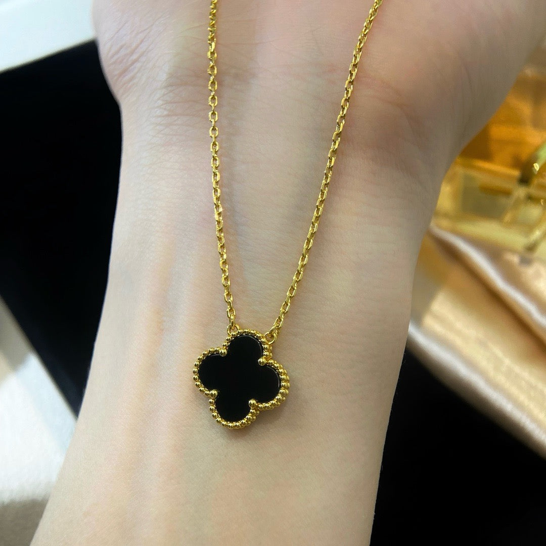 [CharmAmor]CLOVER 15MM BLACK ONYX SINGLE FLOWER NECKLACE
