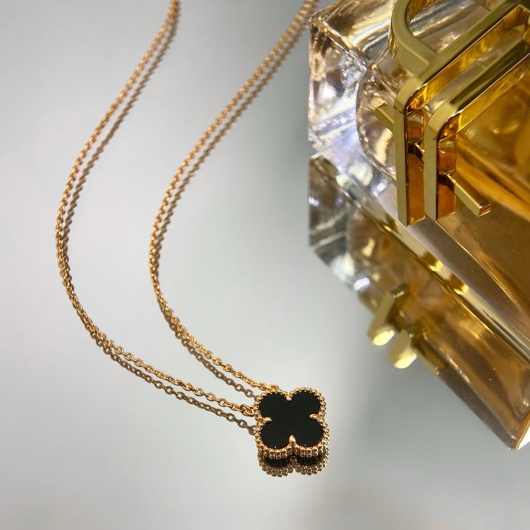 [CharmAmor]CLOVER 15MM BLACK ONYX SINGLE FLOWER NECKLACE