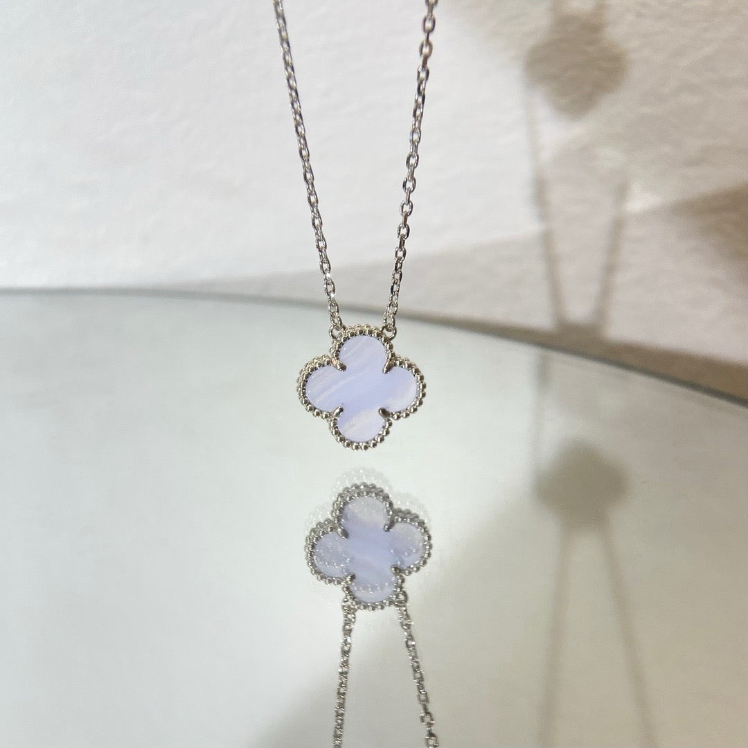 [CharmAmor]CLOVER 15MM BLUE CHALCEDONY NECKLACE SILVER