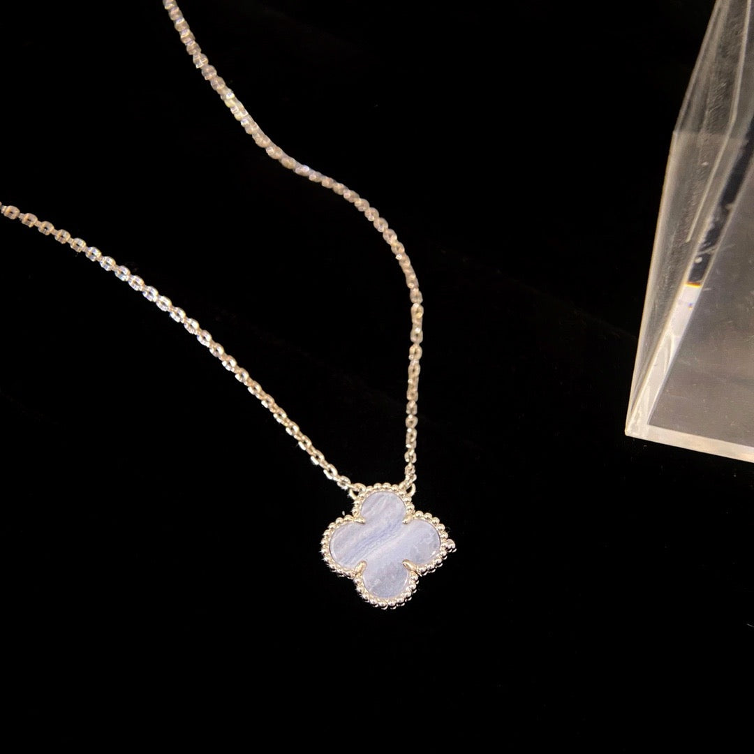 [CharmAmor]CLOVER 15MM BLUE CHALCEDONY NECKLACE SILVER