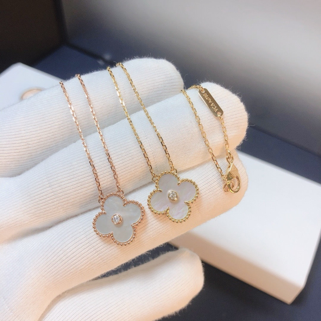 [CharmAmor]CLOVER 15MM DIAMOND WHITE FRITILLARIA NECKLACE