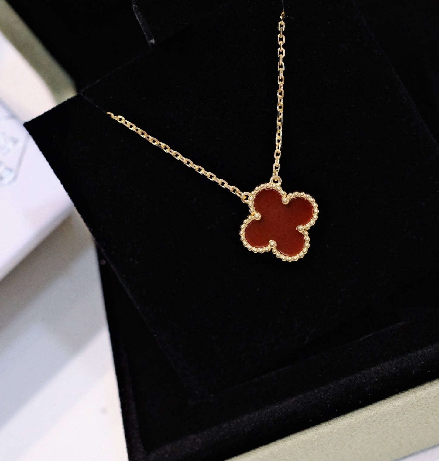 [CharmAmor]CLOVER 15MM CARNELIAN SINGLE FLOWER NECKLACE