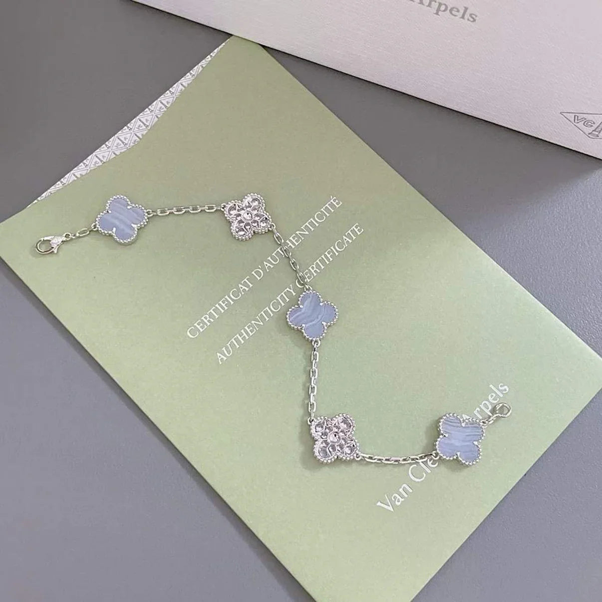 [CharmAmor] CLOVER 5 MOTIF PURPLE CHALCEDONY BRACELET COLLECTION