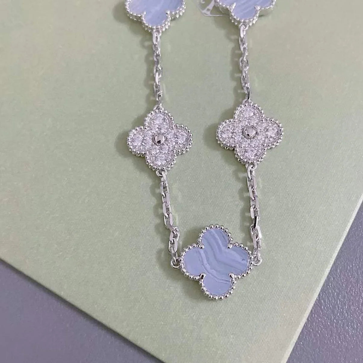 [CharmAmor] CLOVER 5 MOTIF PURPLE CHALCEDONY BRACELET COLLECTION