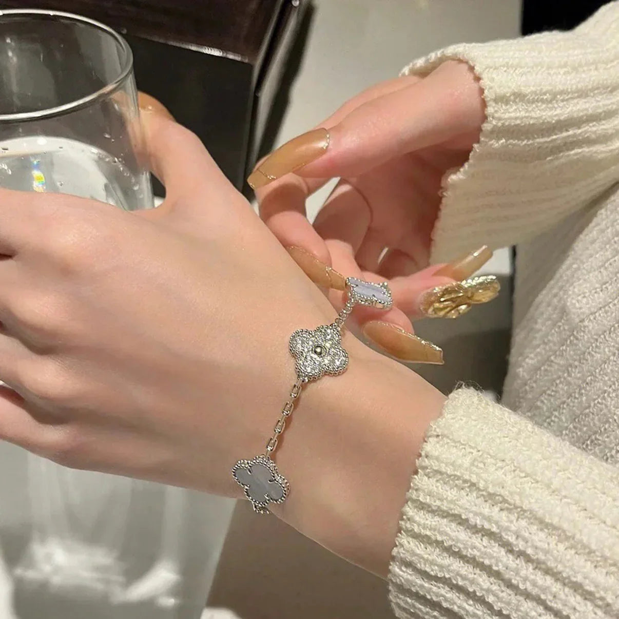 [CharmAmor] CLOVER 5 MOTIF PURPLE CHALCEDONY BRACELET COLLECTION