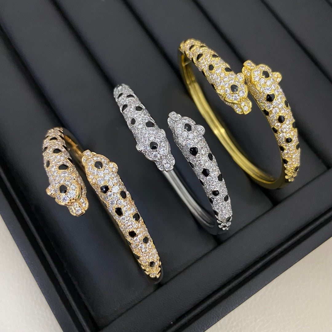 [CharmAmor]PANTHERE DOUBLE HEADED HALF DIAMOND OPEN BRACELET