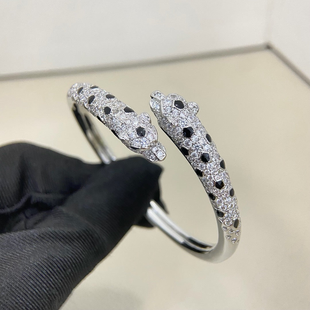 [CharmAmor]PANTHERE DOUBLE HEADED HALF DIAMOND OPEN BRACELET