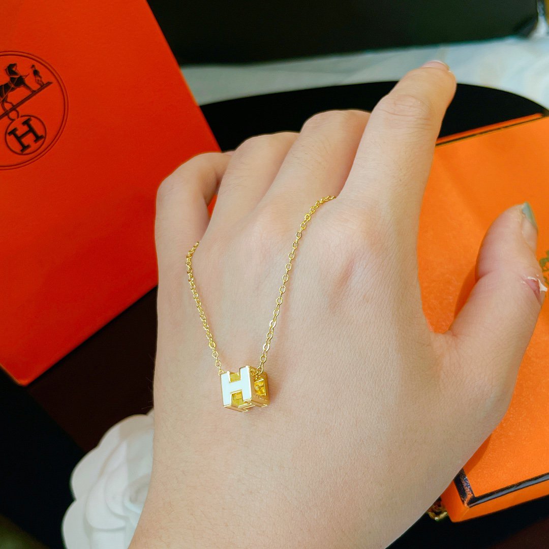 [CharmAmor]H WHITE SQUARE GOLD NECKLACE