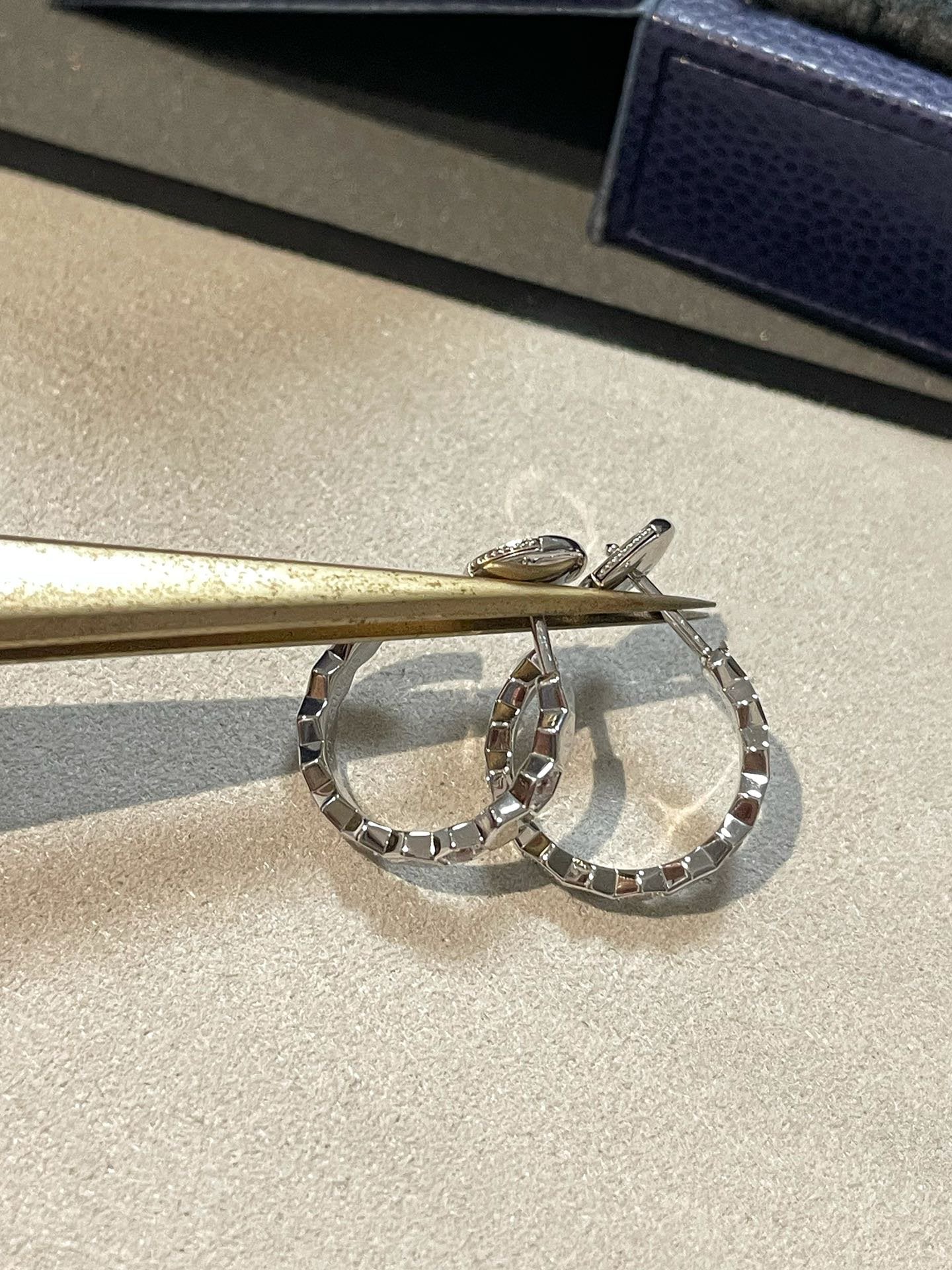 [CharmAmor]Hollow Design Four-Leaf Clover Flower Shape Ring