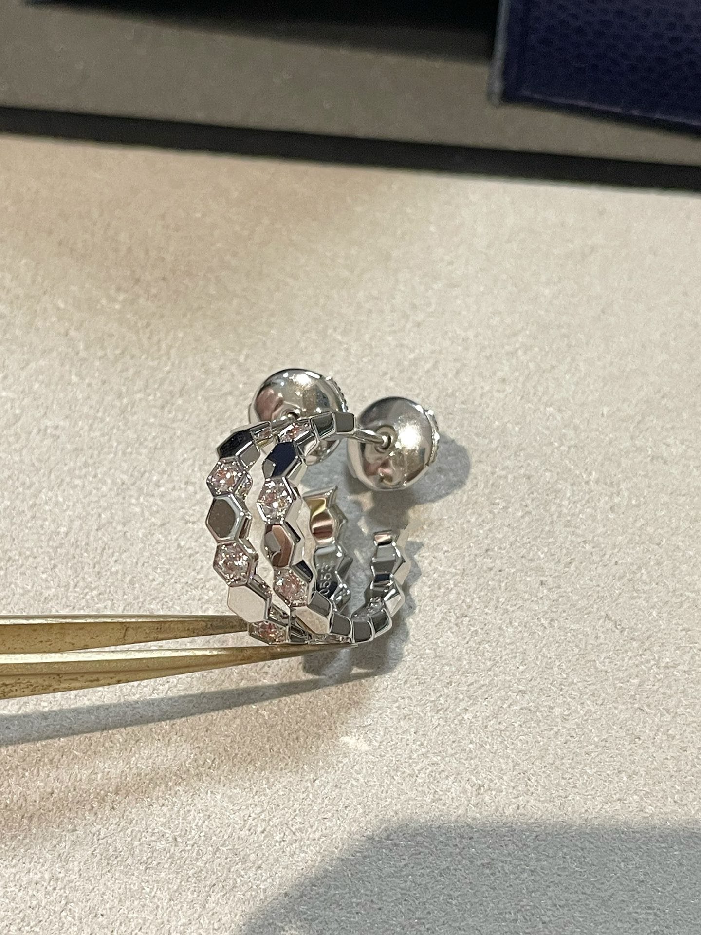 [CharmAmor]Hollow Design Four-Leaf Clover Flower Shape Ring