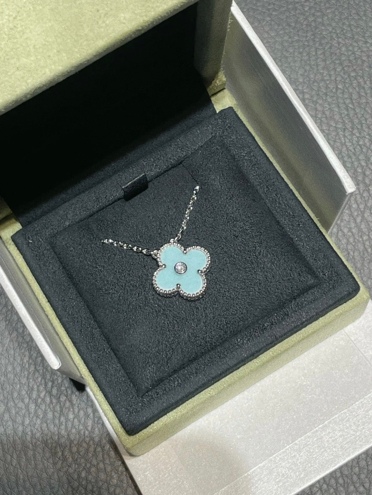 [CharmAmor]CLOVER 1 DIAMOND LIGHT BLUE SILVER NECKLACE