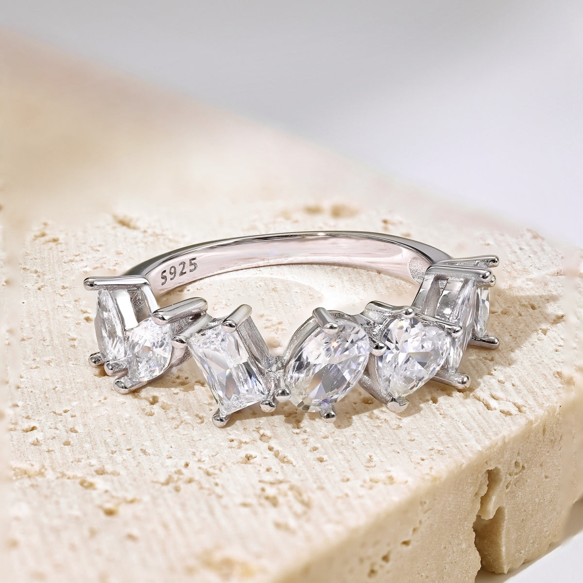 [CharmAmor]Delicate Multi Cut Ring