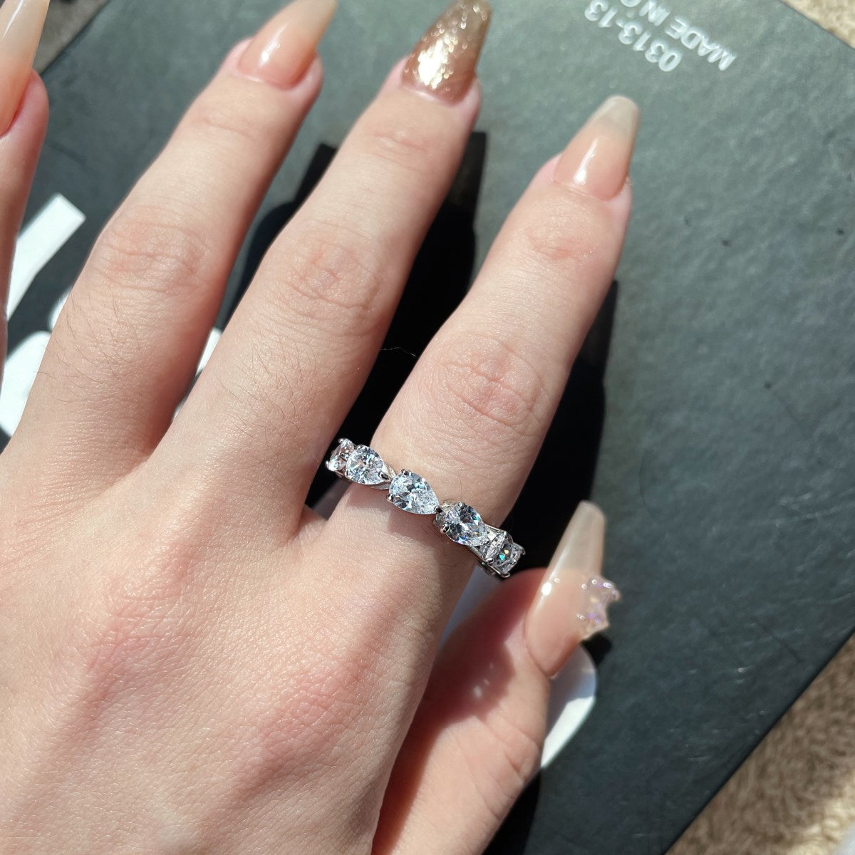[CharmAmor]Exquisite Pear Cut Tennis Ring