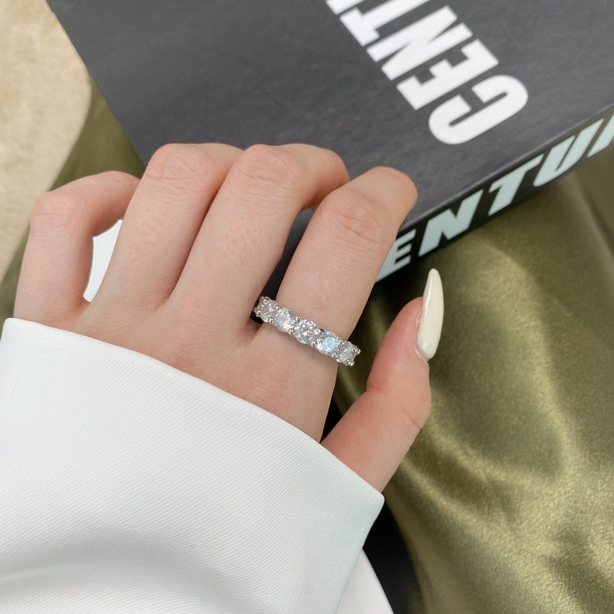 [CharmAmor]Gorgeous Round Cut Tennis Ring