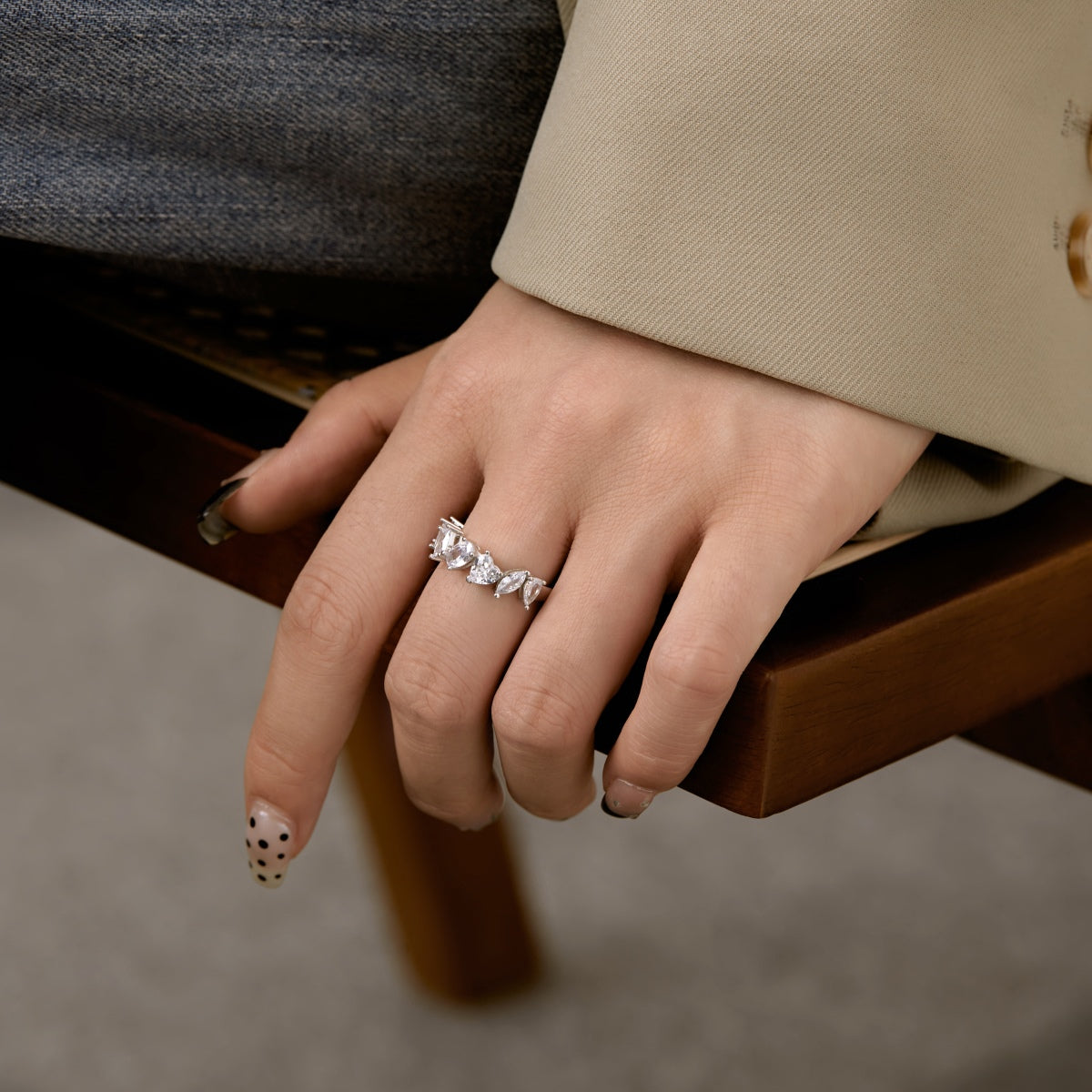[CharmAmor]Delicate Multi Cut Ring
