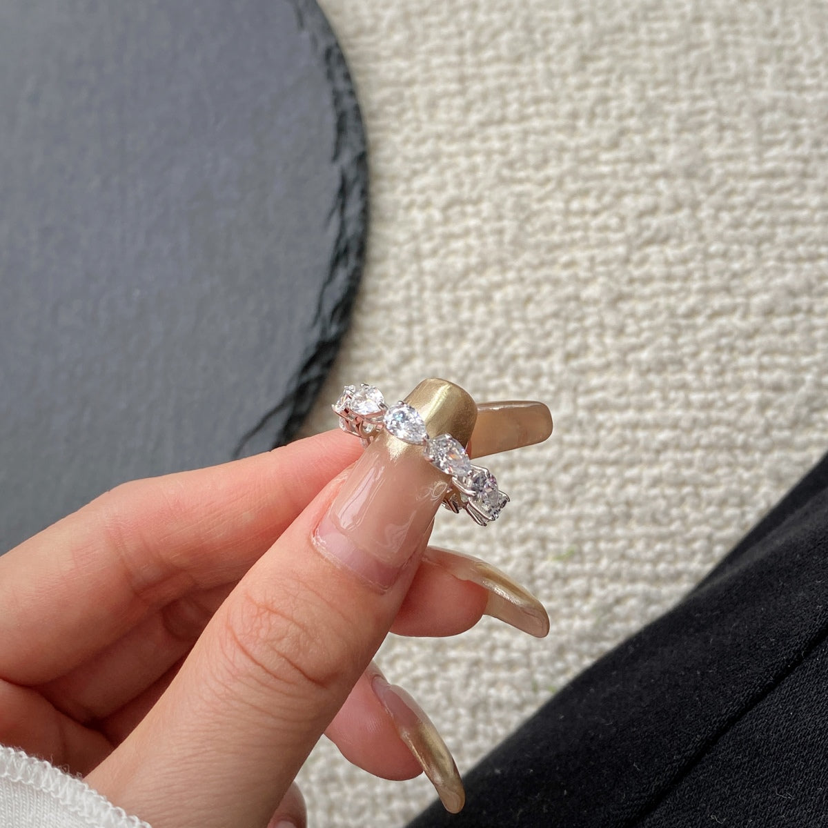 [CharmAmor]Exquisite Pear Cut Tennis Ring