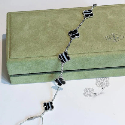 [CharmAmor] CLOVER 5 MOTIF PULSAR STONE BRACELET COLLECTION