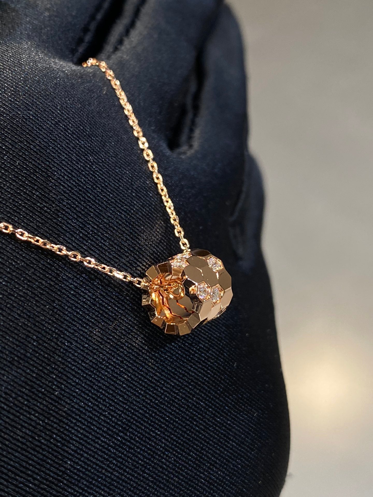 [CharmAmor]BEE LOVE DIAMOND NECKLACE