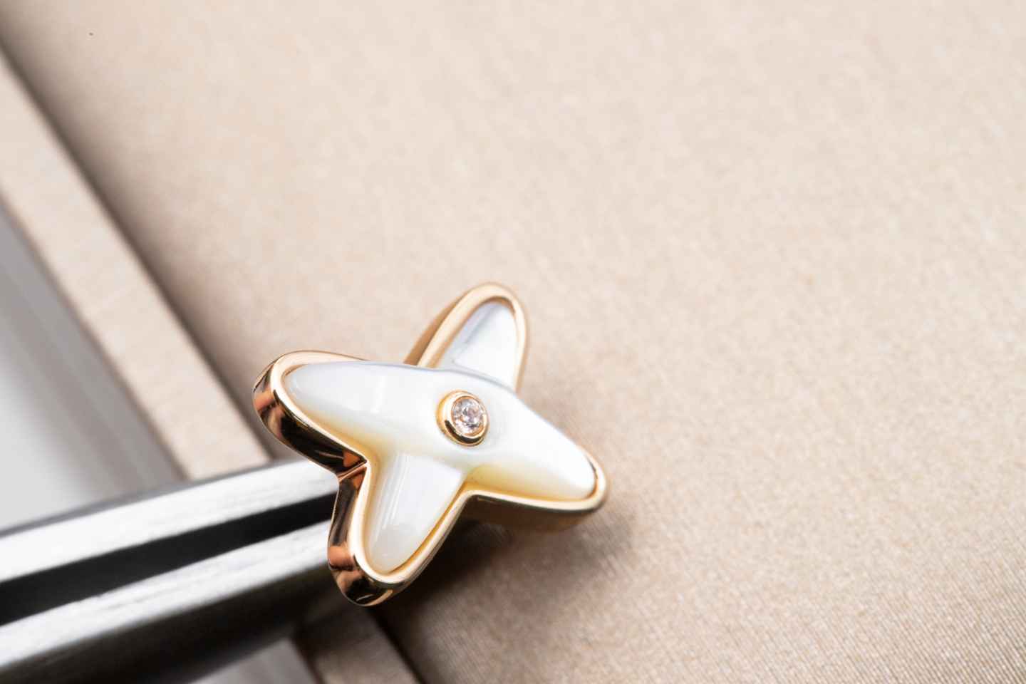 [CharmAmor]JEUX DE WHITE MOP PINK GOLD DIAMOND EARRINGS