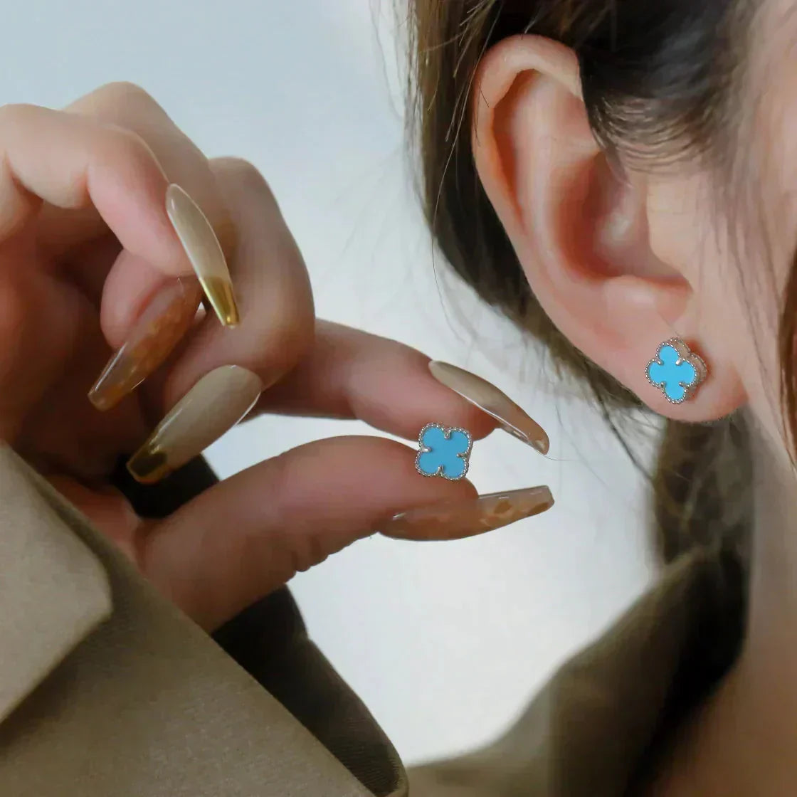 [CharmAmor]CLOVER MINI 9.5MM ONYX STUD EARRINGS SILVER