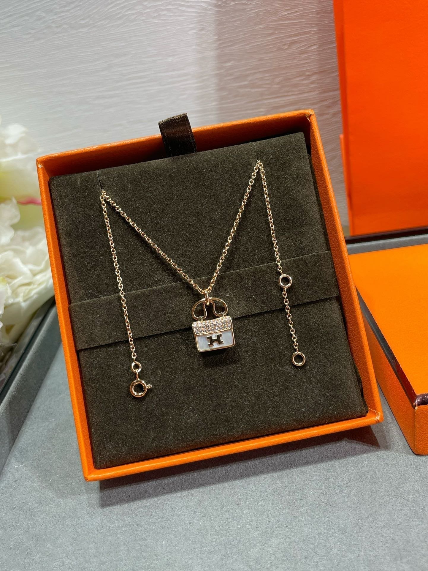[CharmAmor]H CIRCE MOISSANITE PENDANT NECKLACE GOLD