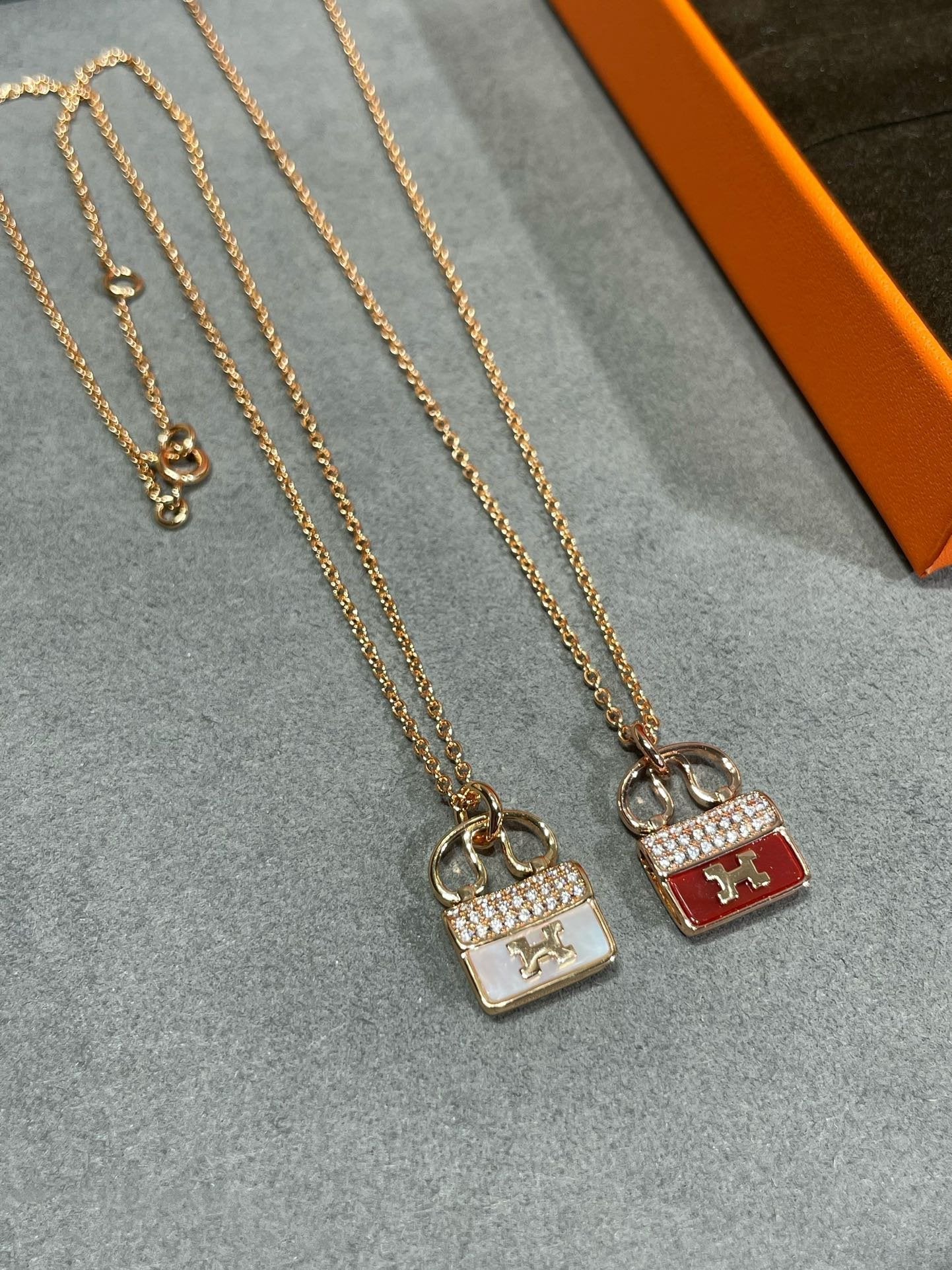 [CharmAmor]H CIRCE MOISSANITE PENDANT NECKLACE GOLD