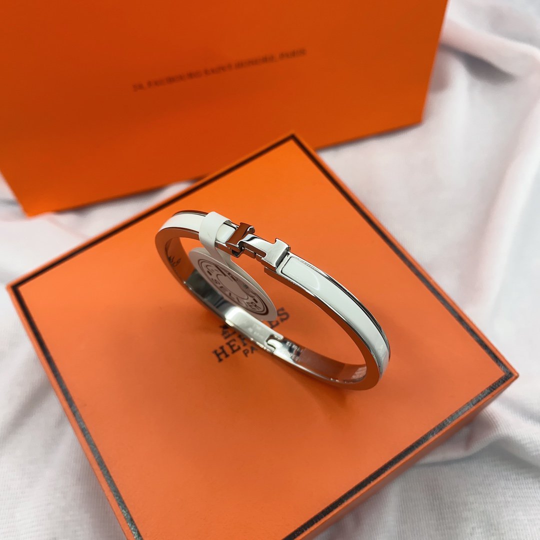 [CharmAmor]CLASSIC HM CLIC WHITE 8MM ENAMEL BRACELET