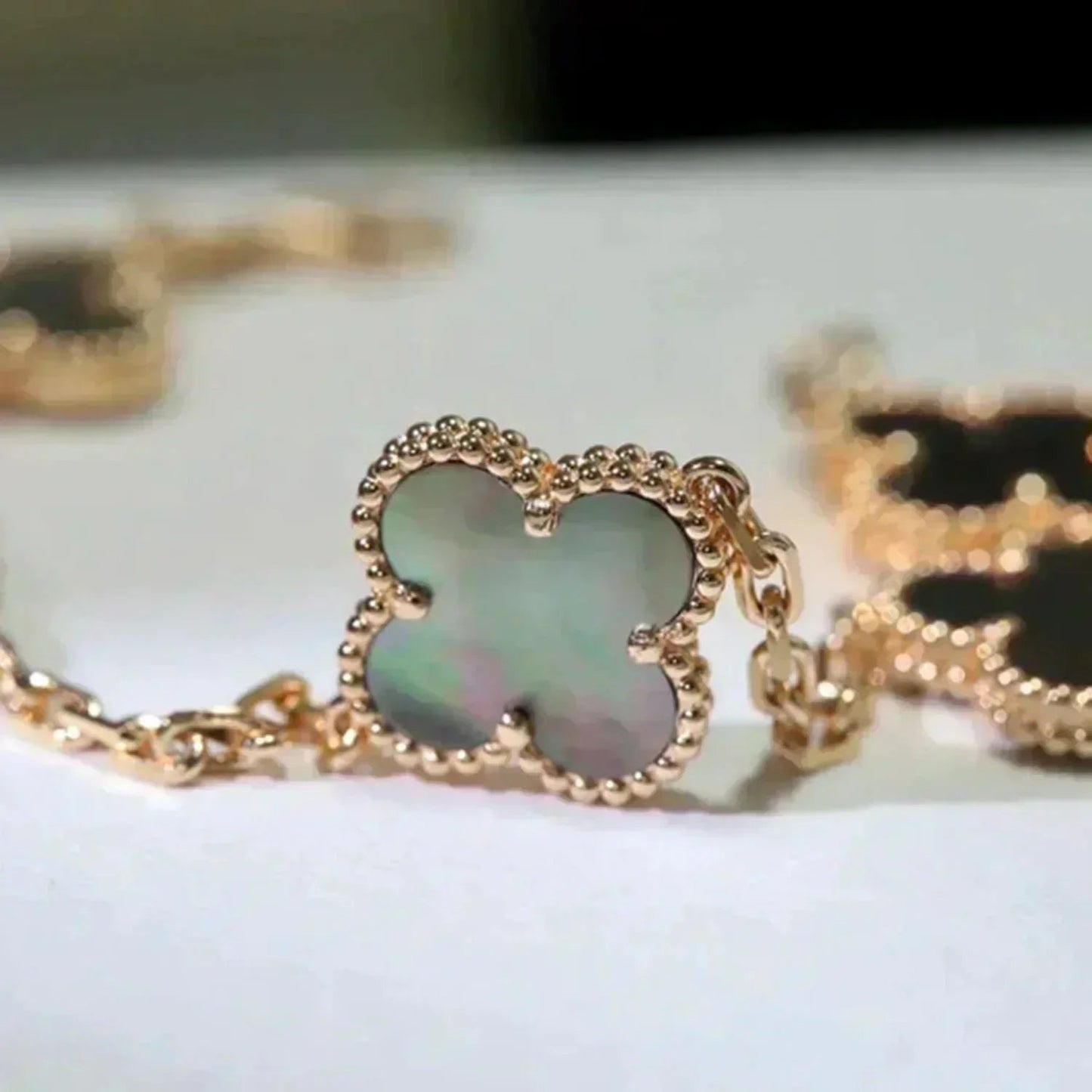 [CharmAmor] CLOVER 5 MOTIF GRAY MOP BRACELET COLLECTION