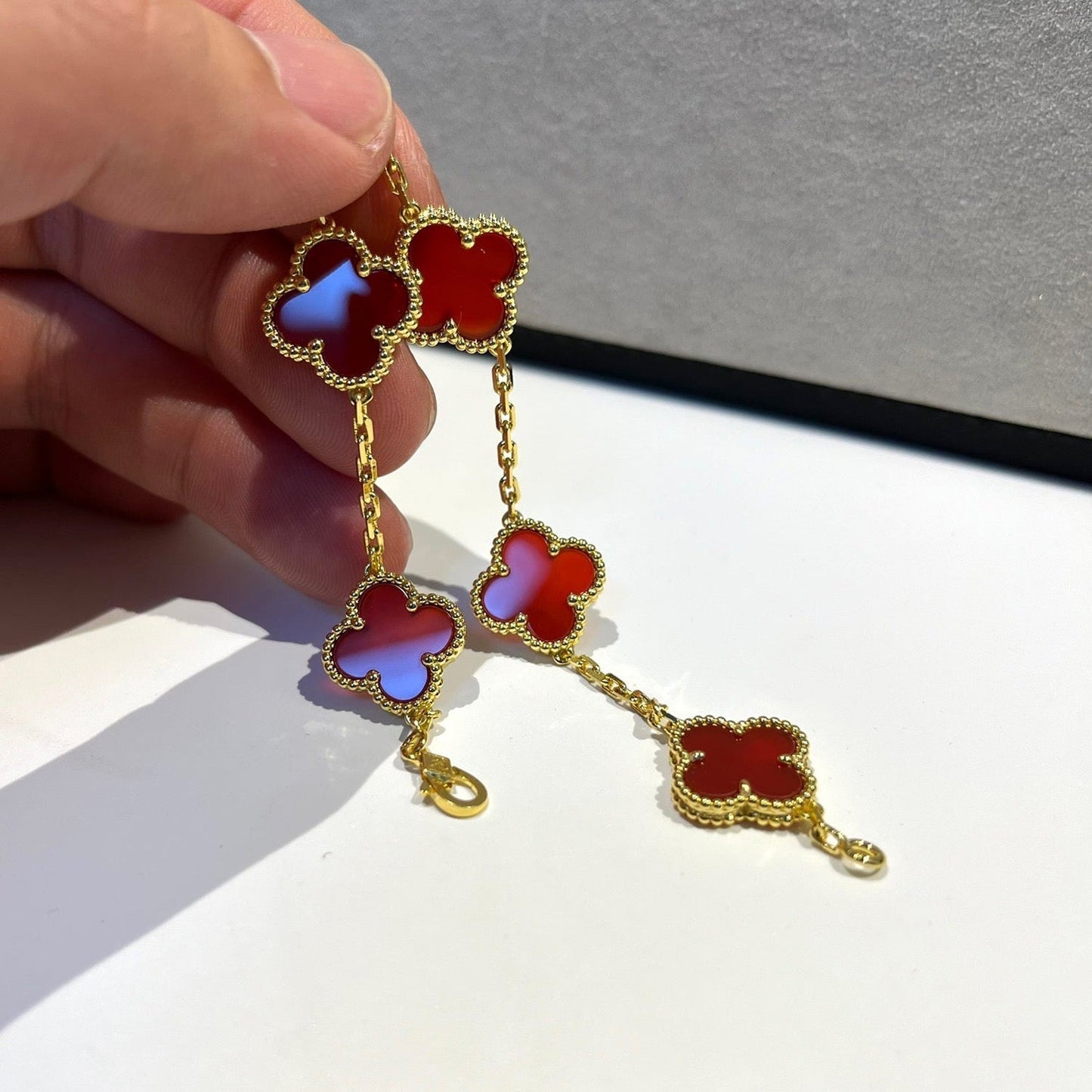 [CharmAmor]CLOVER 5 MOTIFS RED AGATE  BRACELET