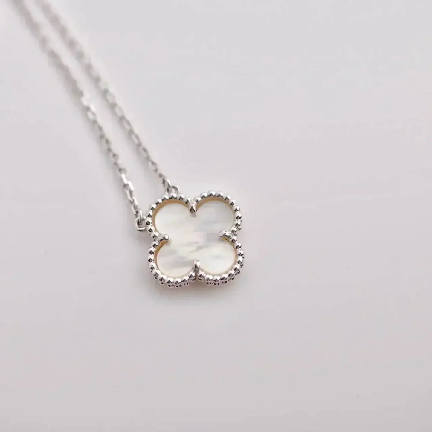 [CharmAmor]CLOVER  15MM WHITE MOTHER-OF-PEARL SILVER