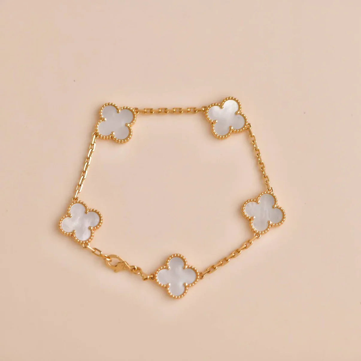 [CharmAmor] CLOVER WHITE PEARL MOP 5 MOTIF BRACELET COLLECTION