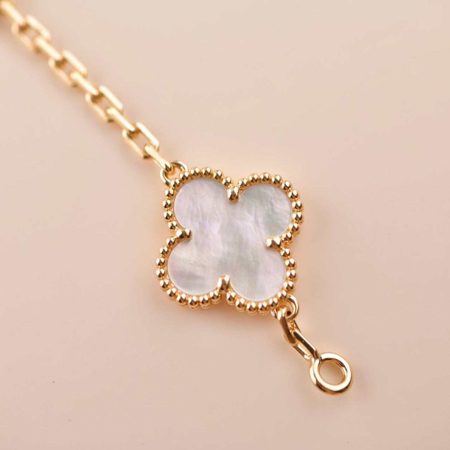 [CharmAmor]CLOVER  5 MOTIF WHITE MOP BRACELET
