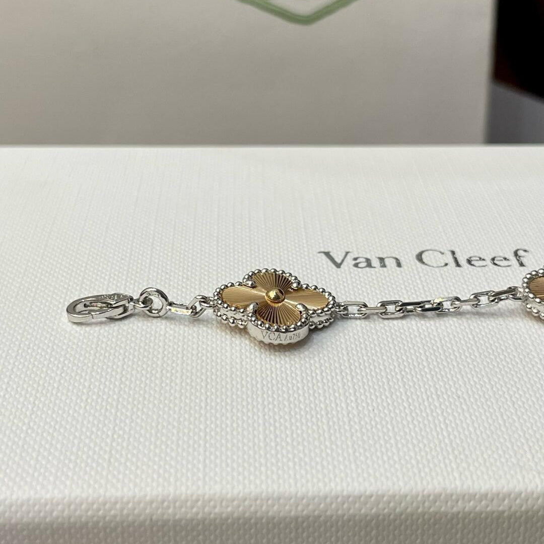 [CharmAmor]CLOVER  5 MOTIFS  CHRISTMAS LIMITED EDITION BRACELET