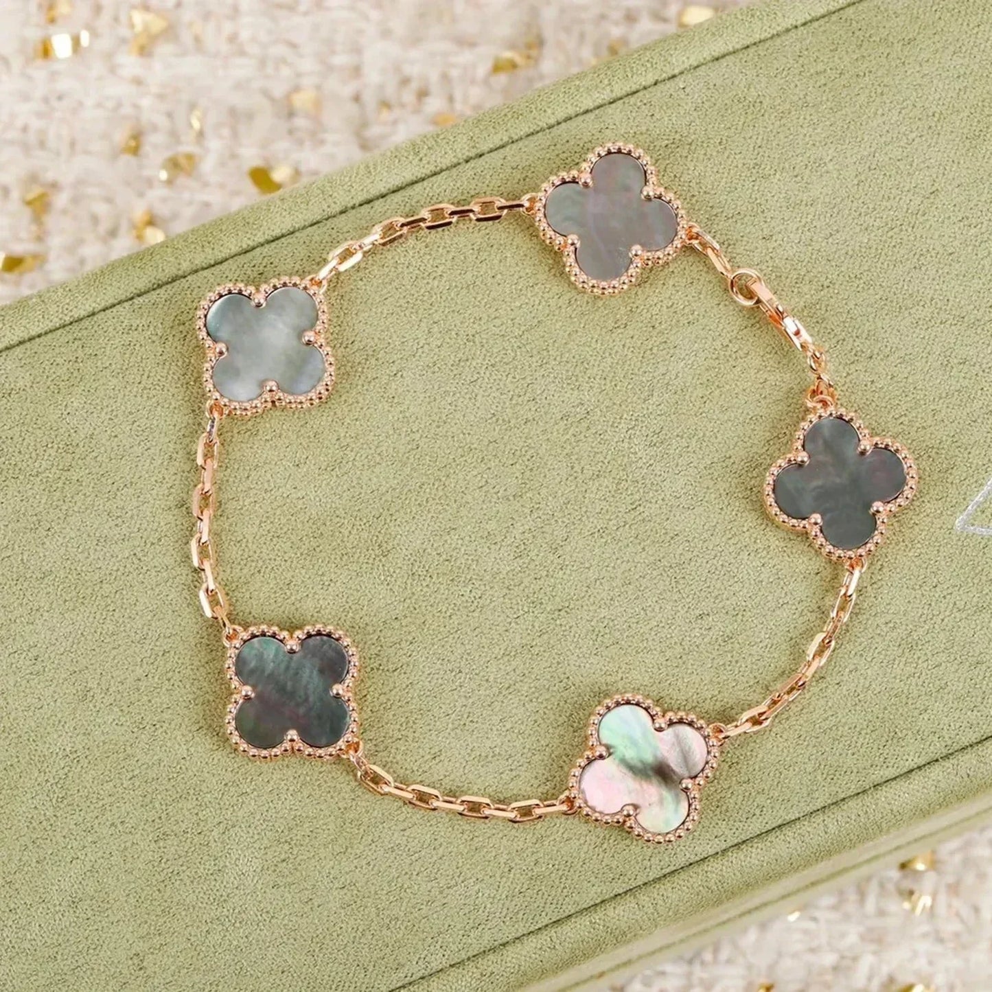 [CharmAmor]CLOVER 5 MOTIF GRAY MOP  BRACELET