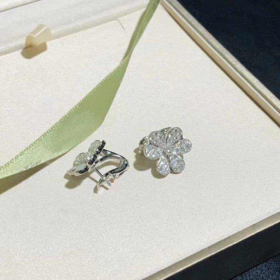 [CharmAmor]FRIVOLE SILVER FLOWER DIAMOND EARRINGS