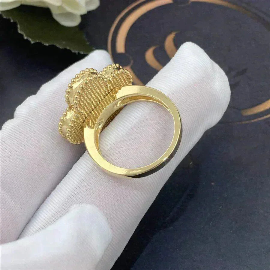 [CharmAmor]CLOVER WHITE MOP RING
