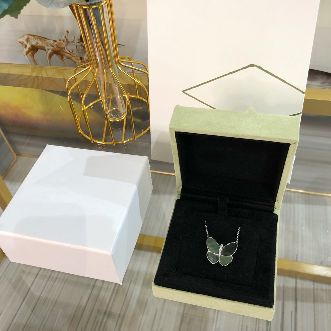 [CharmAmor]LARGE BUTTERFLY SILVER PENDANT DIAMOND NECKLACE