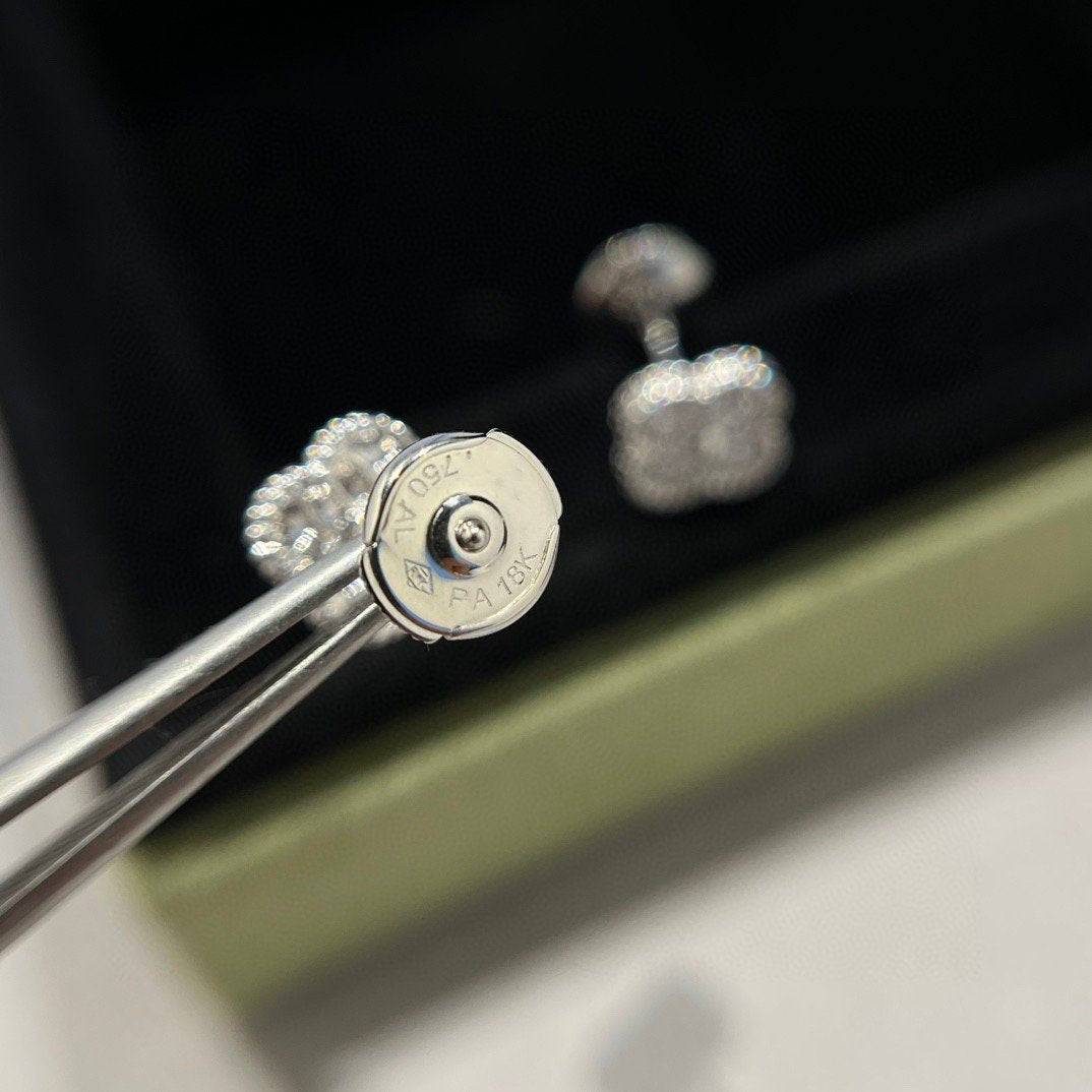 [CharmAmor]CLOVER MINI DIAMOND STUD EARRINGS