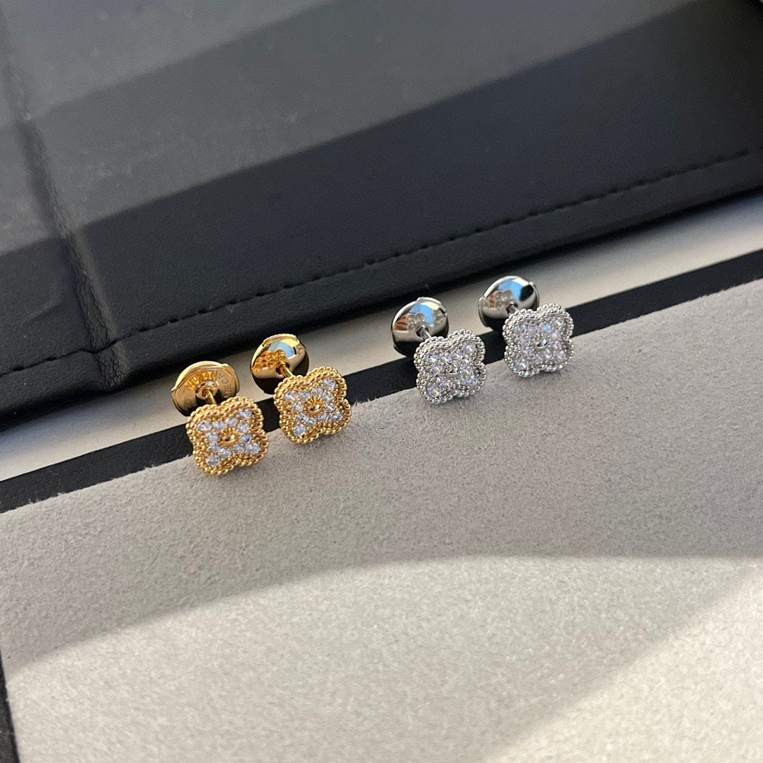 [CharmAmor]CLOVER MINI DIAMOND STUD EARRINGS