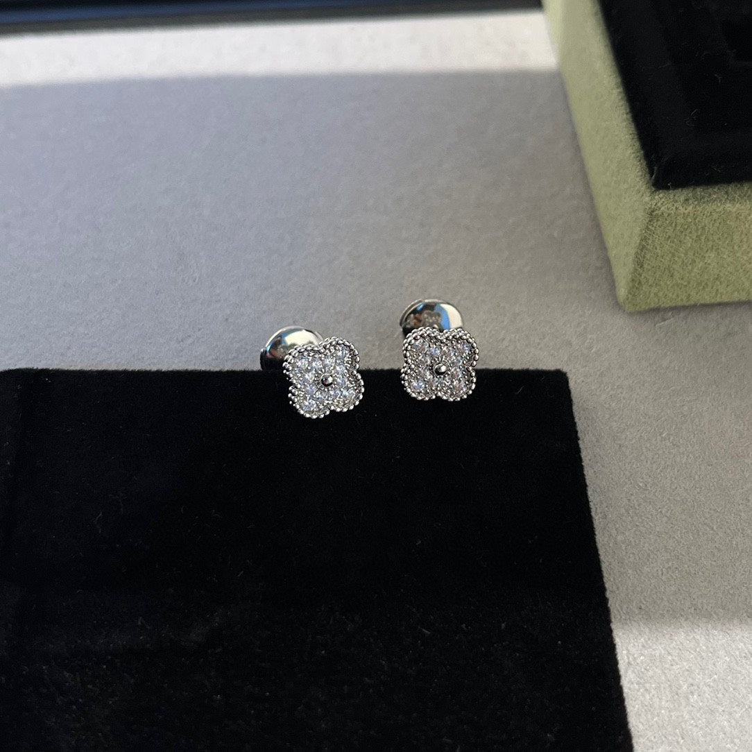 [CharmAmor]CLOVER MINI DIAMOND STUD EARRINGS