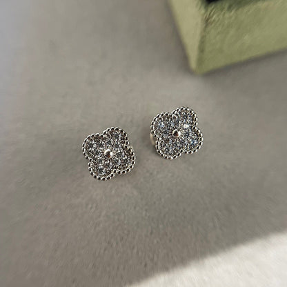 [CharmAmor]CLOVER MINI DIAMOND STUD EARRINGS